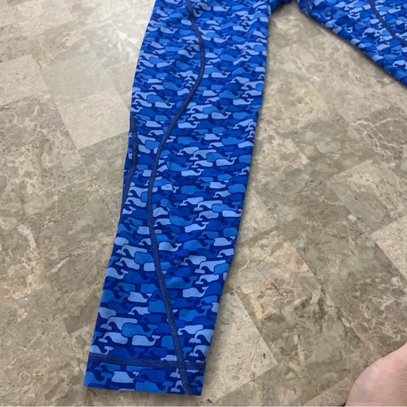 Vineyard Vines Yoga Pants Fitness Leggings Small Royal Blue Whale Print 23” - Picture 10 of 12